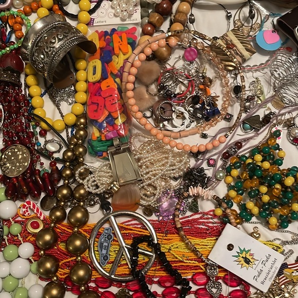 Gallon bag 5 pounds Junk Drawer Jewelry. - Picture 9 of 13